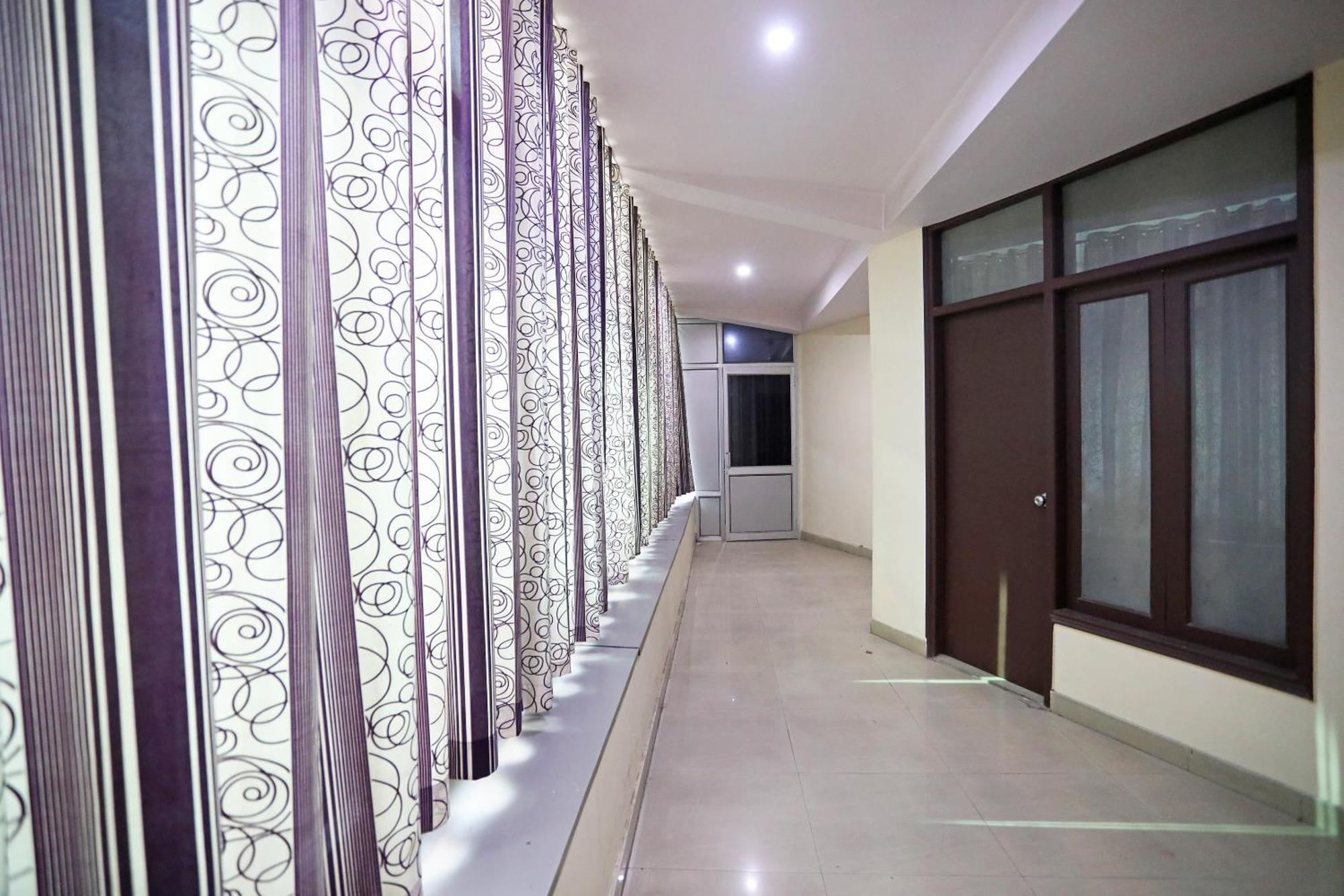 Hotel O Mahipalpur Inn Nuova Delhi Esterno foto