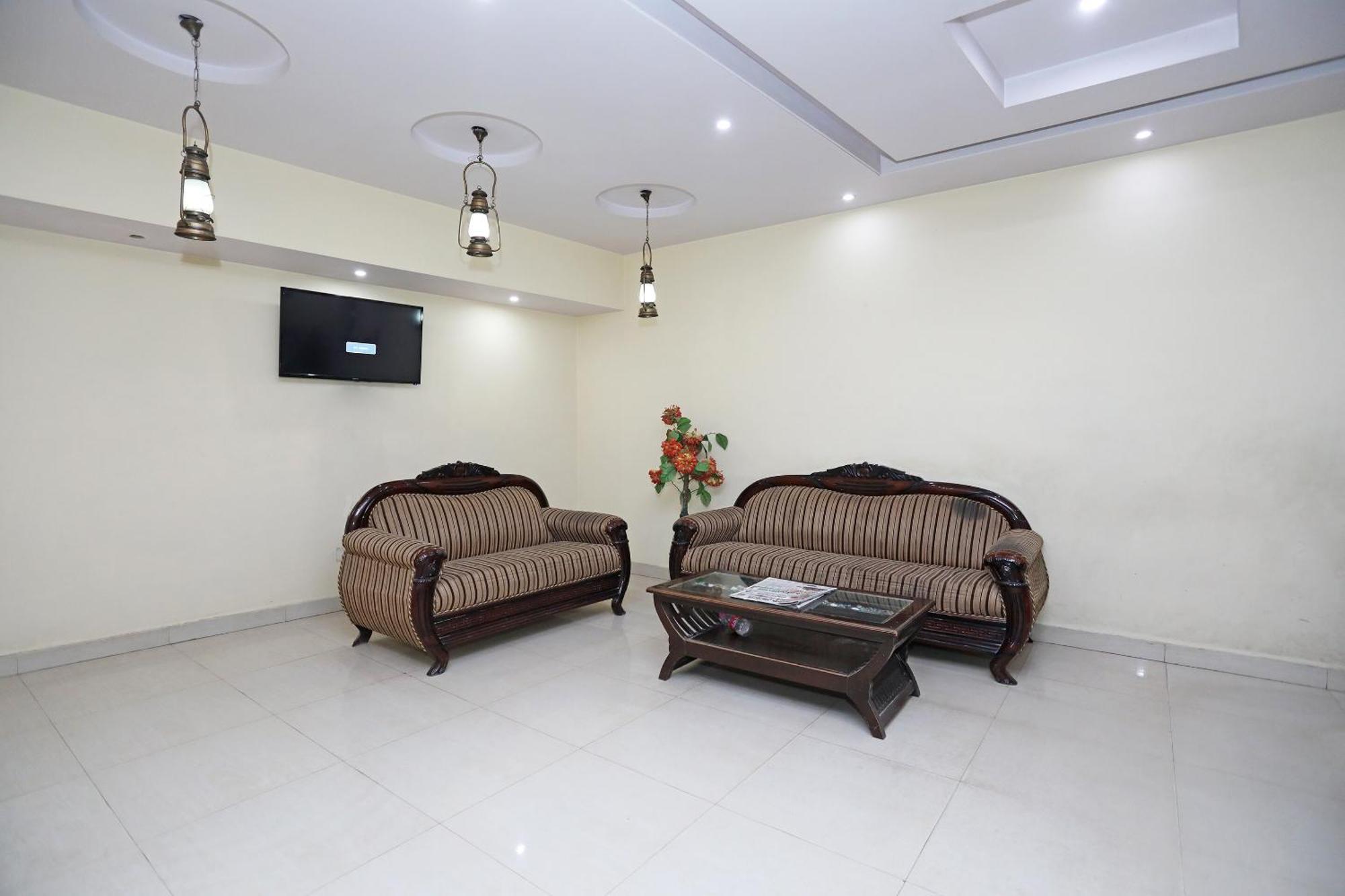 Hotel O Mahipalpur Inn Nuova Delhi Esterno foto