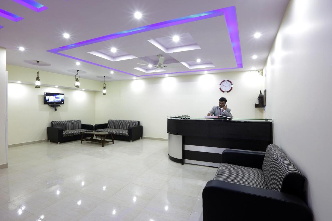 Hotel O Mahipalpur Inn Nuova Delhi Esterno foto