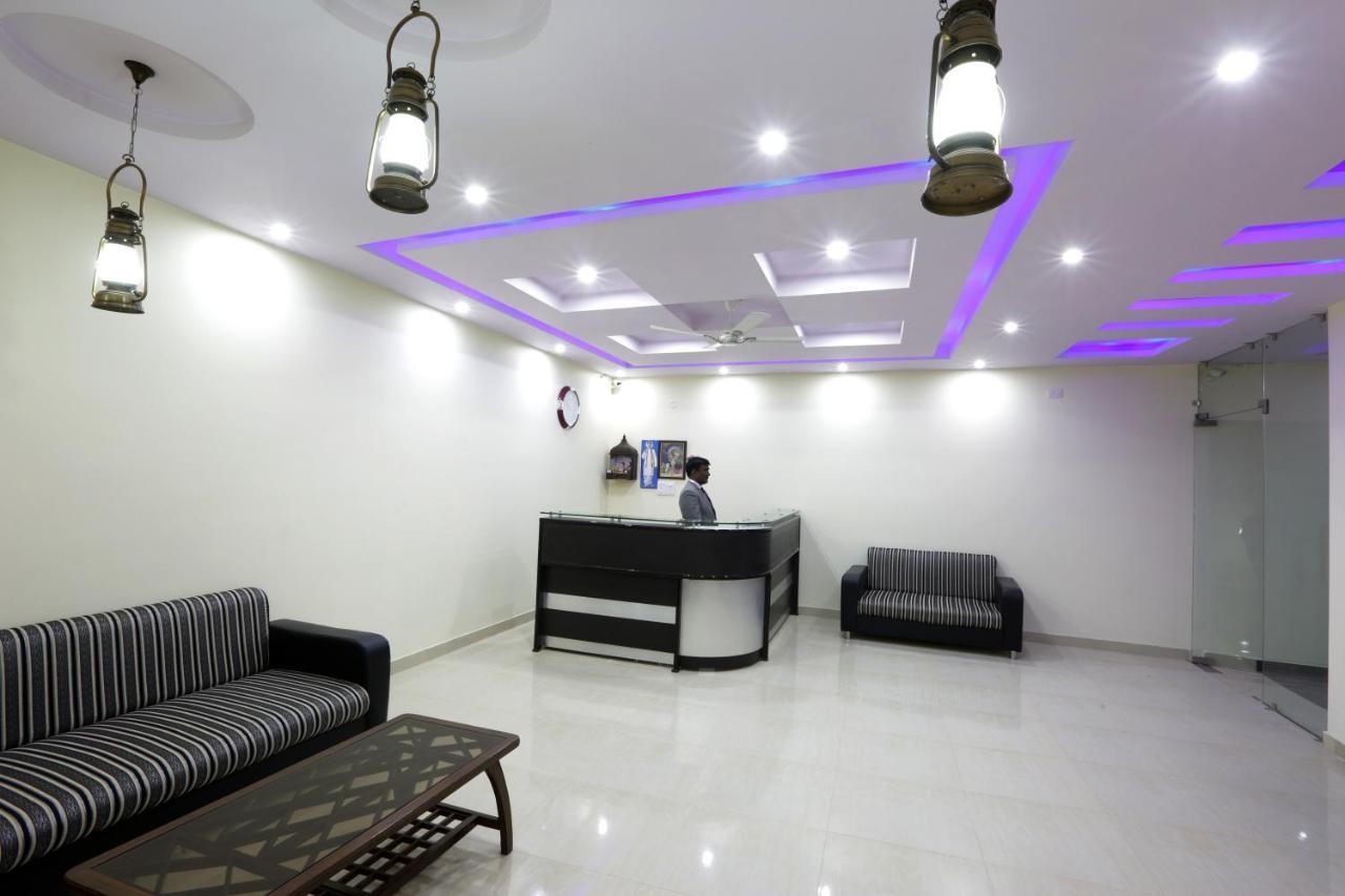 Hotel O Mahipalpur Inn Nuova Delhi Esterno foto
