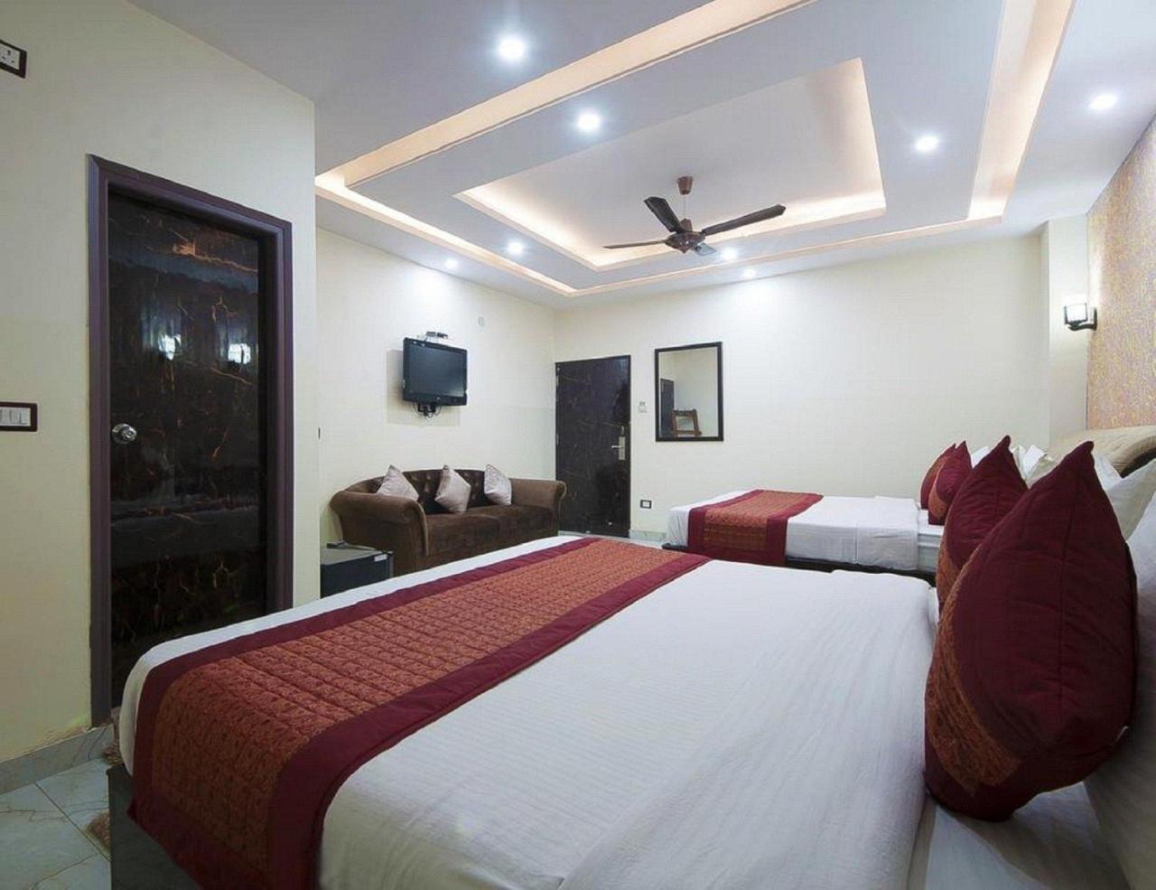 Hotel O Mahipalpur Inn Nuova Delhi Esterno foto