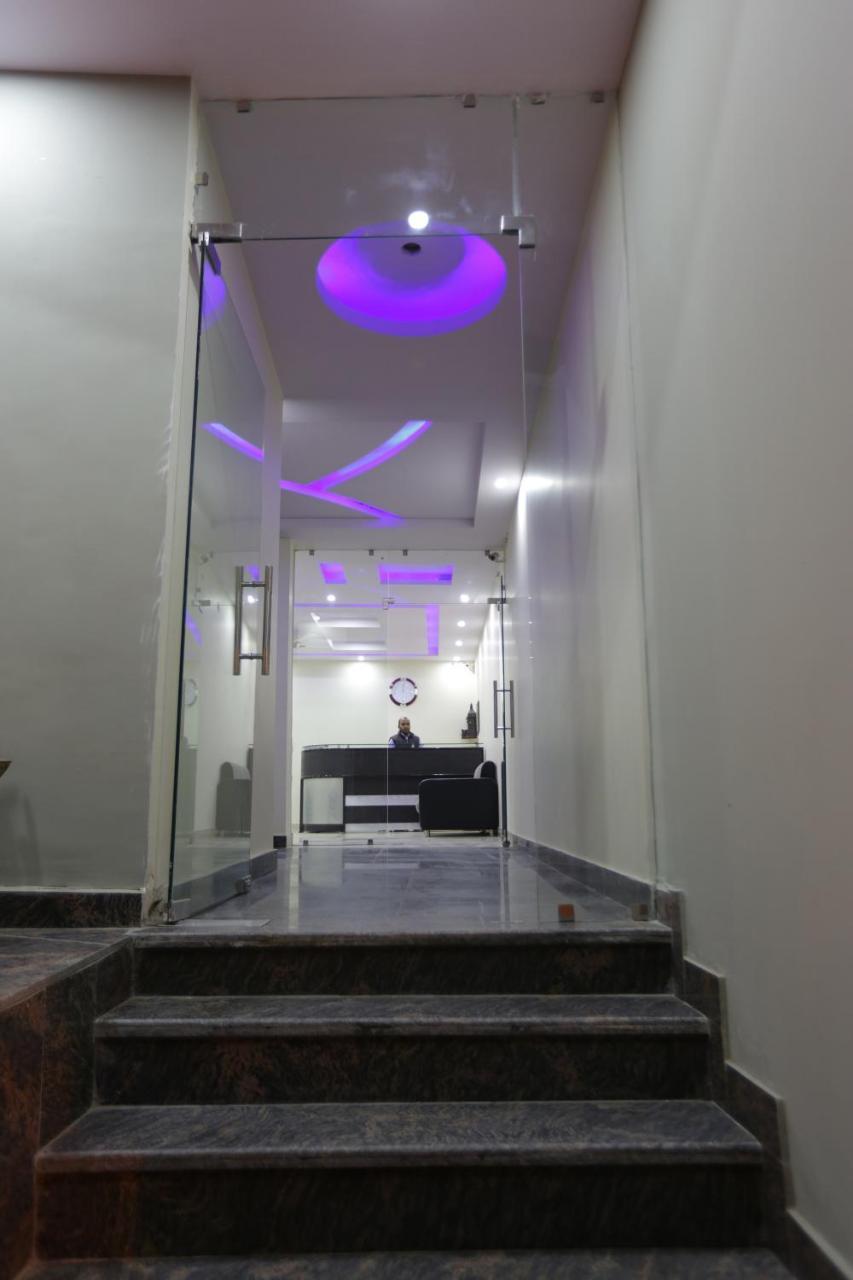 Hotel O Mahipalpur Inn Nuova Delhi Esterno foto