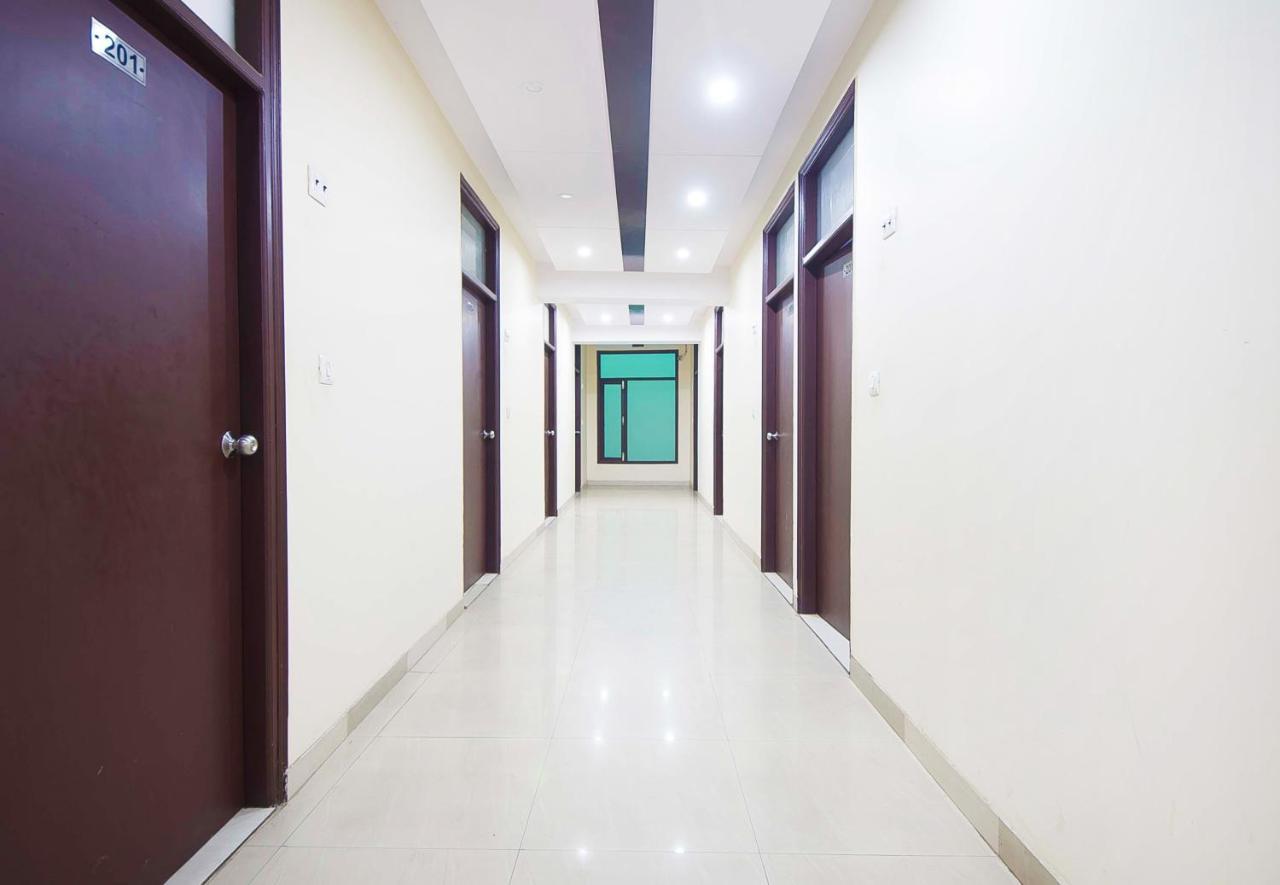 Hotel O Mahipalpur Inn Nuova Delhi Esterno foto