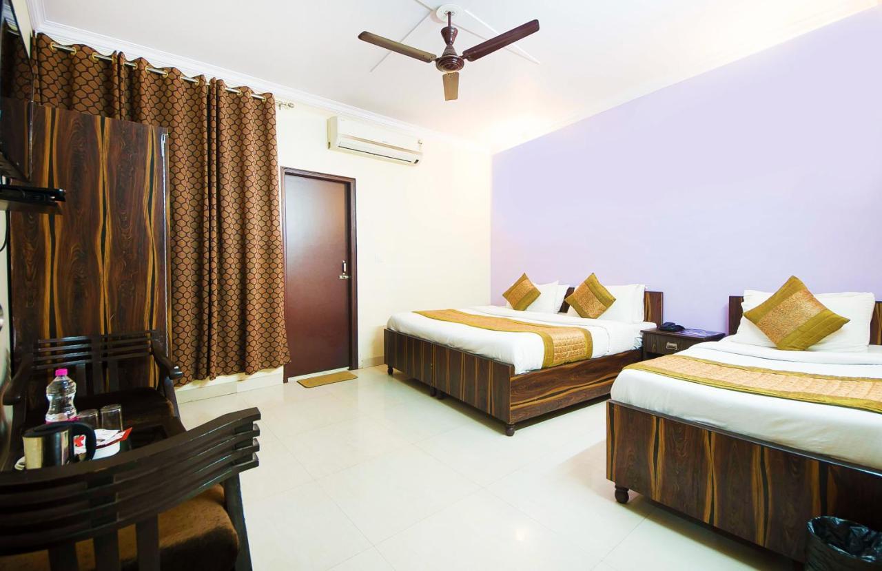 Hotel O Mahipalpur Inn Nuova Delhi Esterno foto