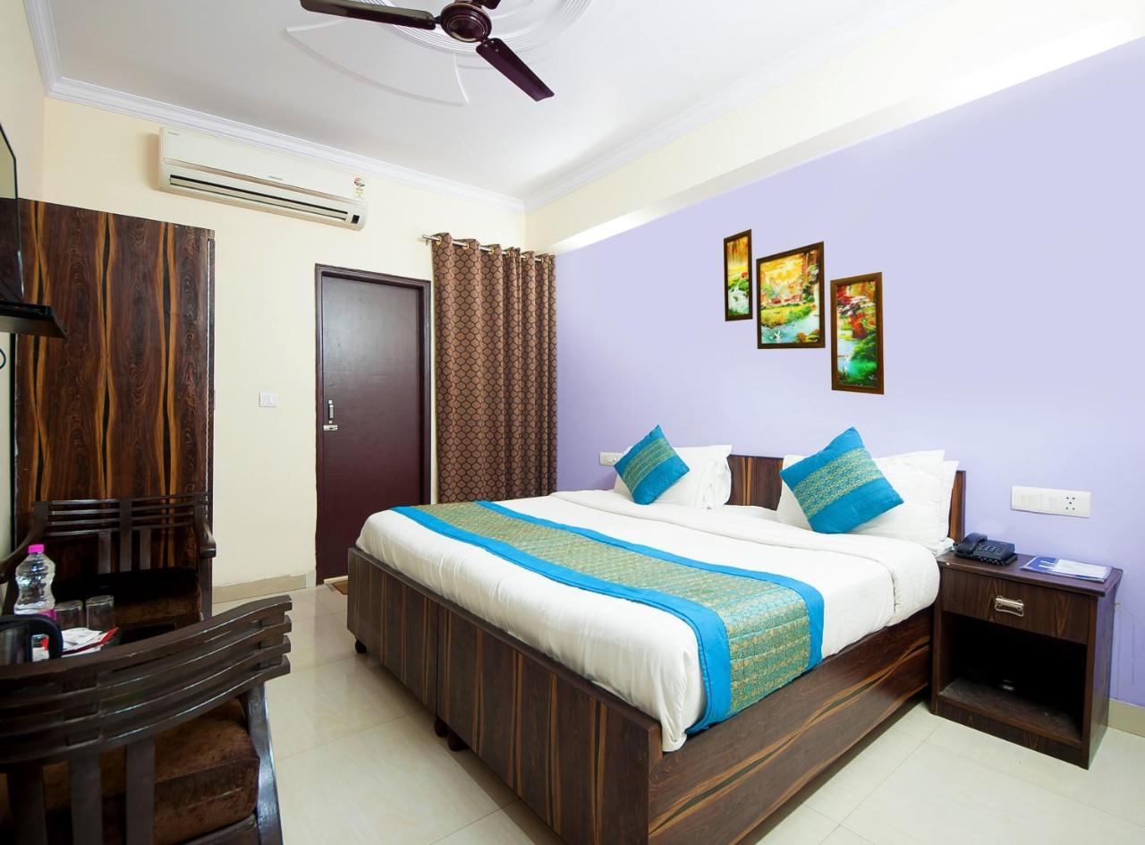 Hotel O Mahipalpur Inn Nuova Delhi Esterno foto