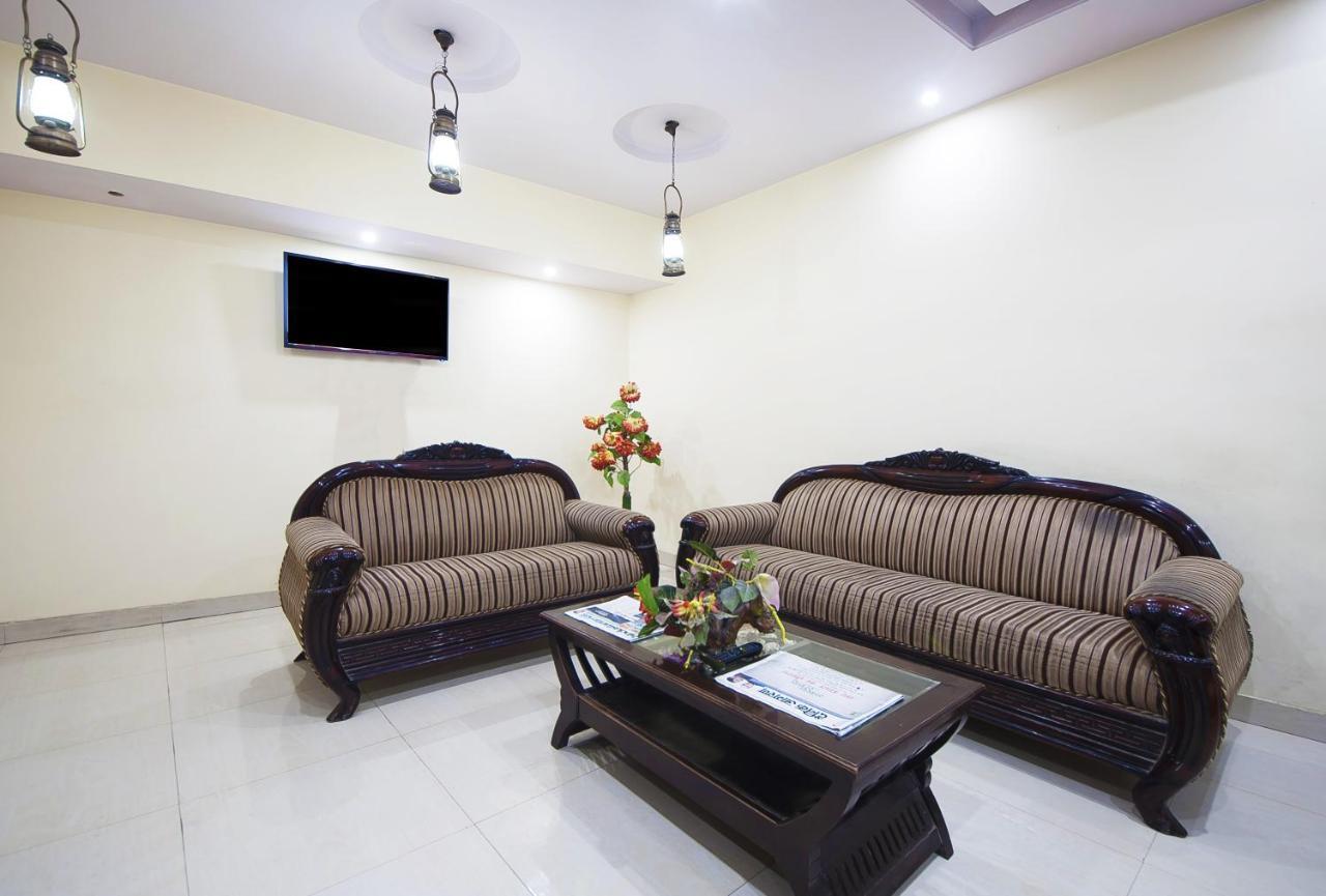 Hotel O Mahipalpur Inn Nuova Delhi Esterno foto