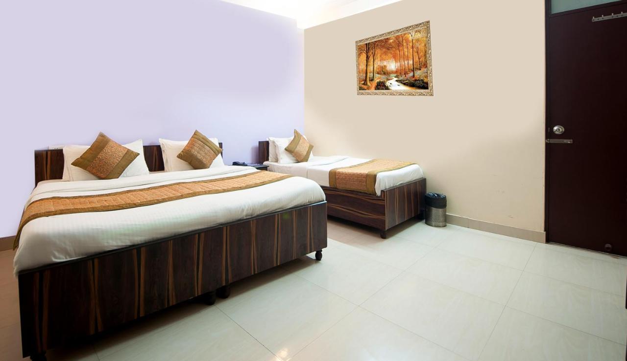 Hotel O Mahipalpur Inn Nuova Delhi Esterno foto