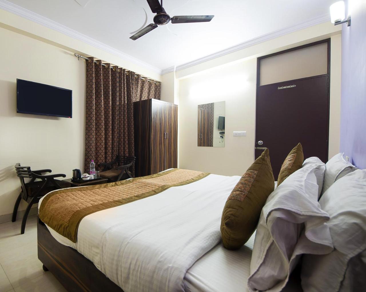 Hotel O Mahipalpur Inn Nuova Delhi Esterno foto