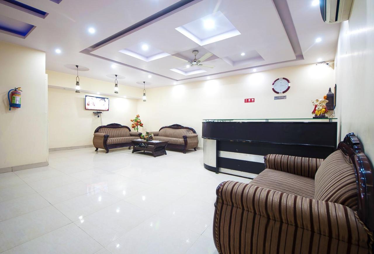 Hotel O Mahipalpur Inn Nuova Delhi Esterno foto