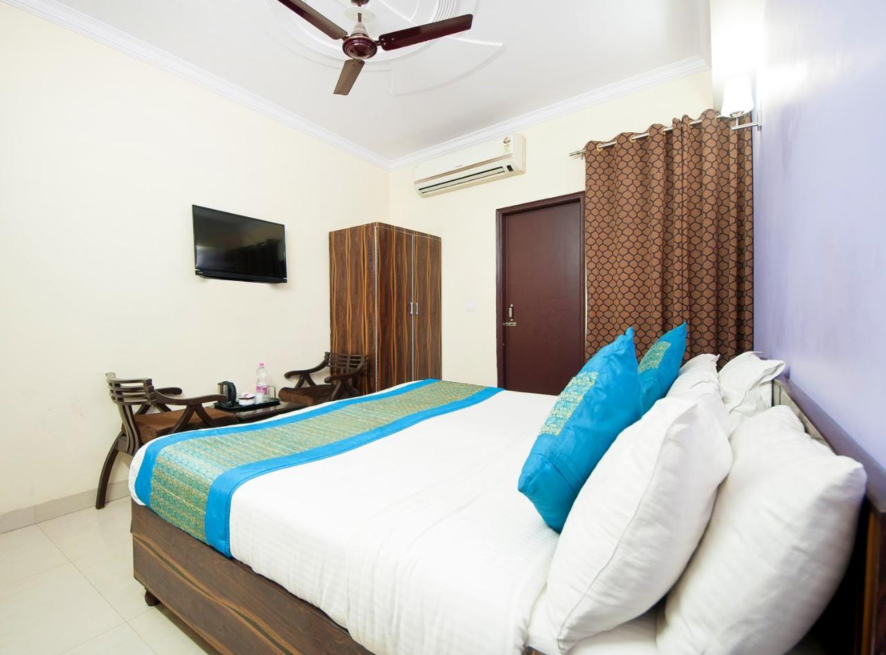 Hotel O Mahipalpur Inn Nuova Delhi Esterno foto