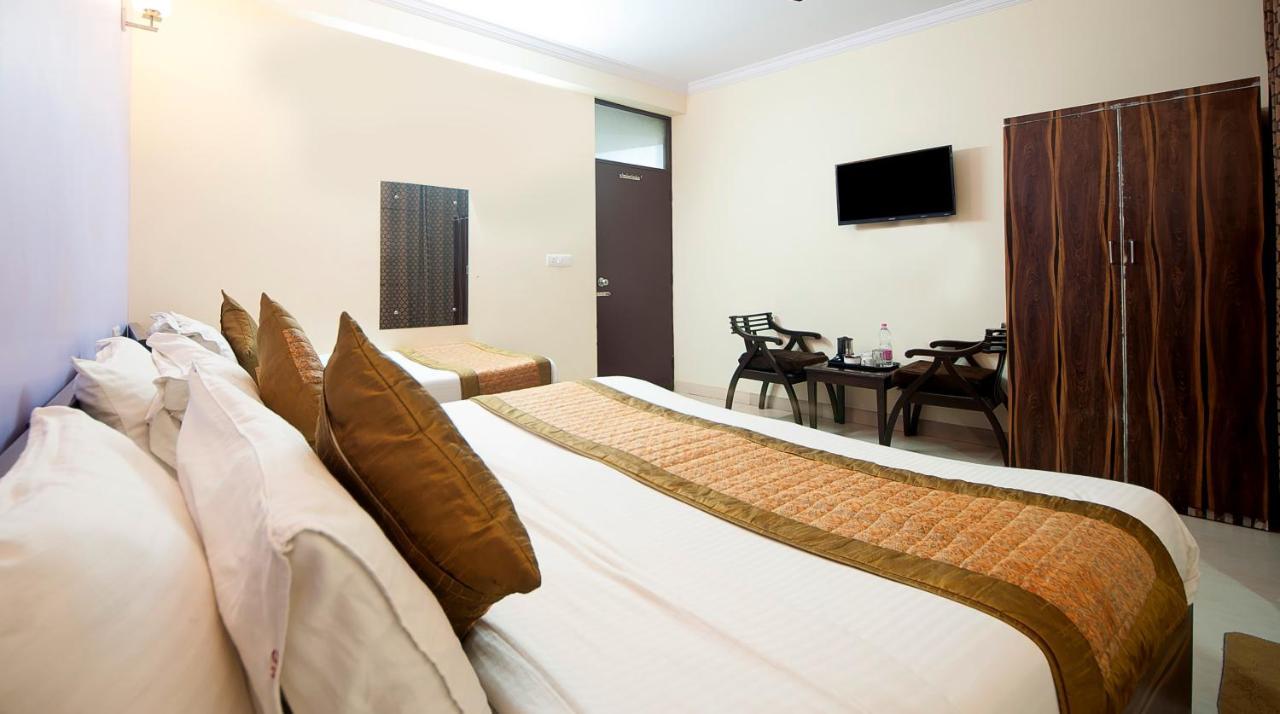 Hotel O Mahipalpur Inn Nuova Delhi Esterno foto