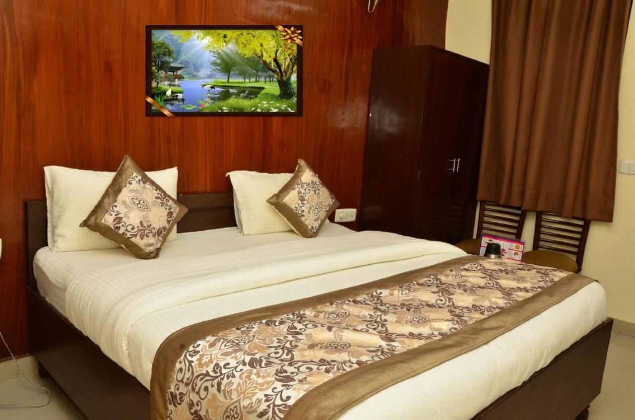 Hotel O Mahipalpur Inn Nuova Delhi Esterno foto